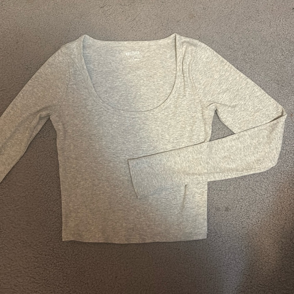 Hollister size small grey long sleeve scoop neck top
